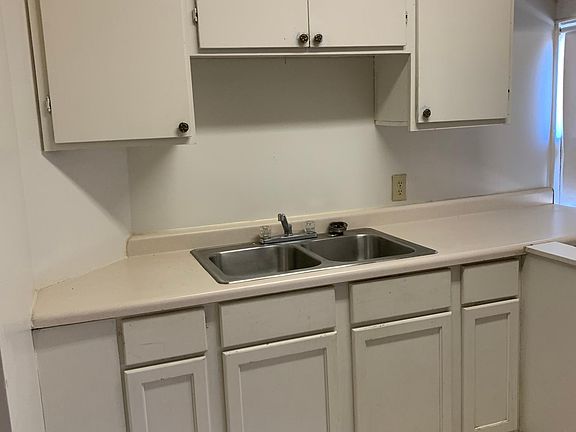 3rd image of 821 Goodhue Blvd APT 1