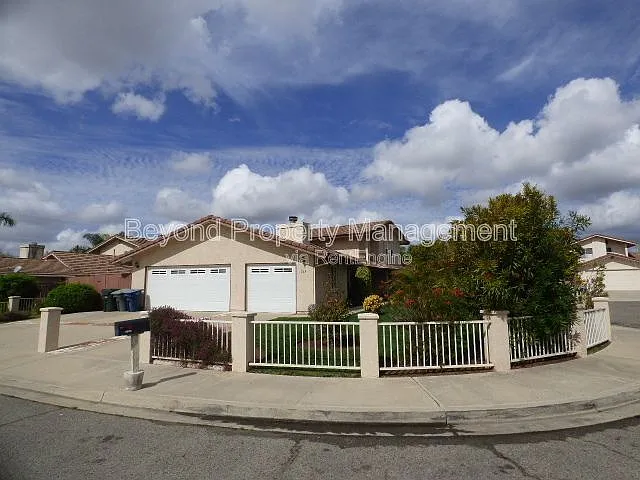 521 Vicki Pl — Photo 2