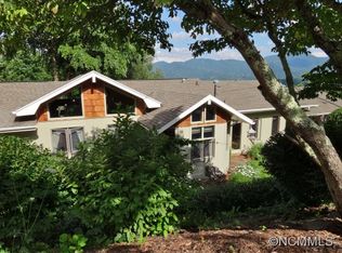 25 Lamplighter Dr, Waynesville, NC 28786