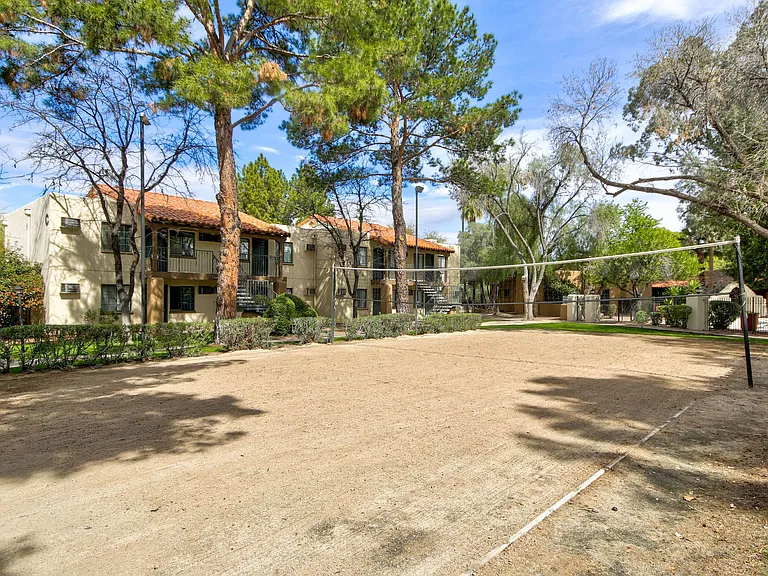 La Hacienda Apartment Homes — Photo 6
