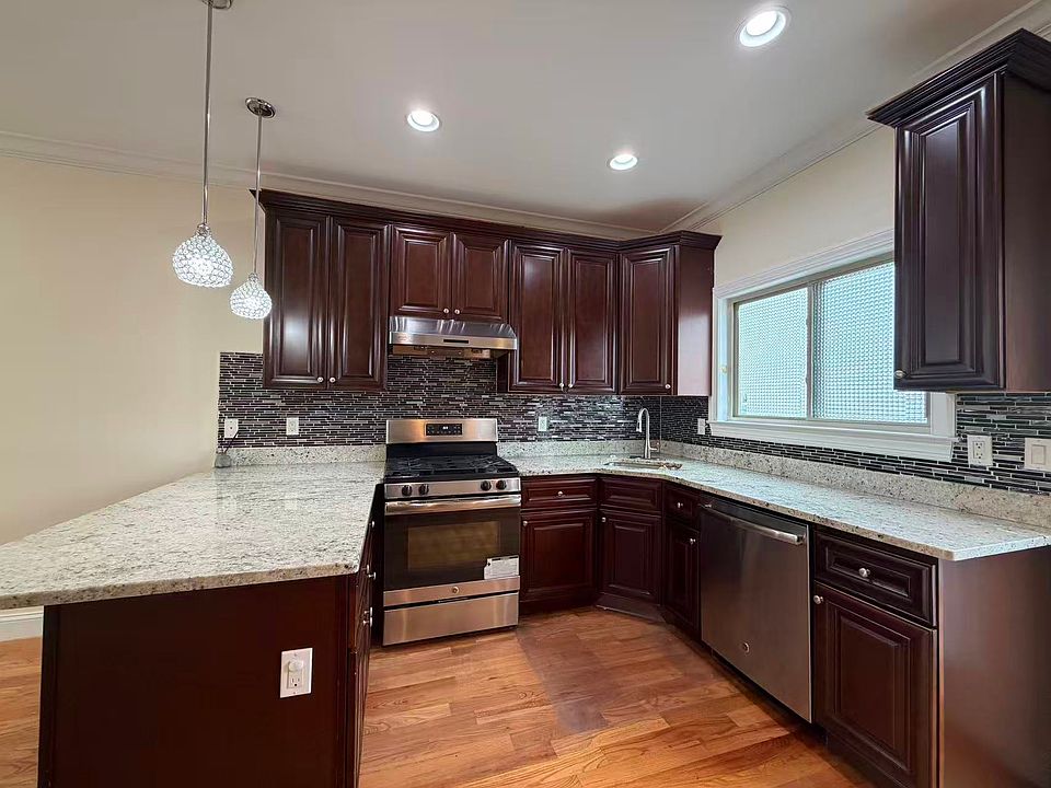 1st image of 20 Bamberger Ln #1