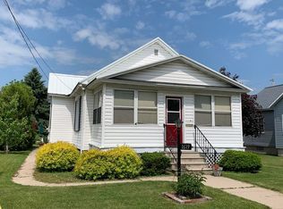 1619 Pernin St, Marinette, WI 54143