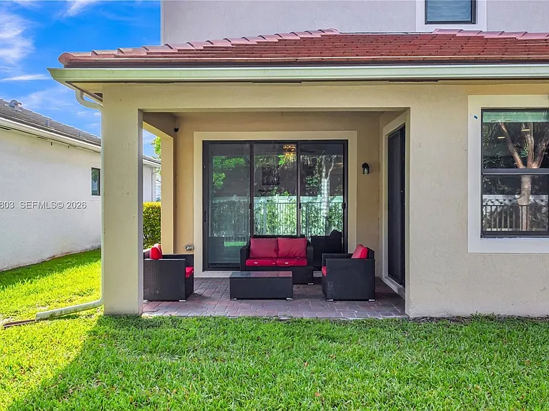 7314 Estero Dr — Photo 32