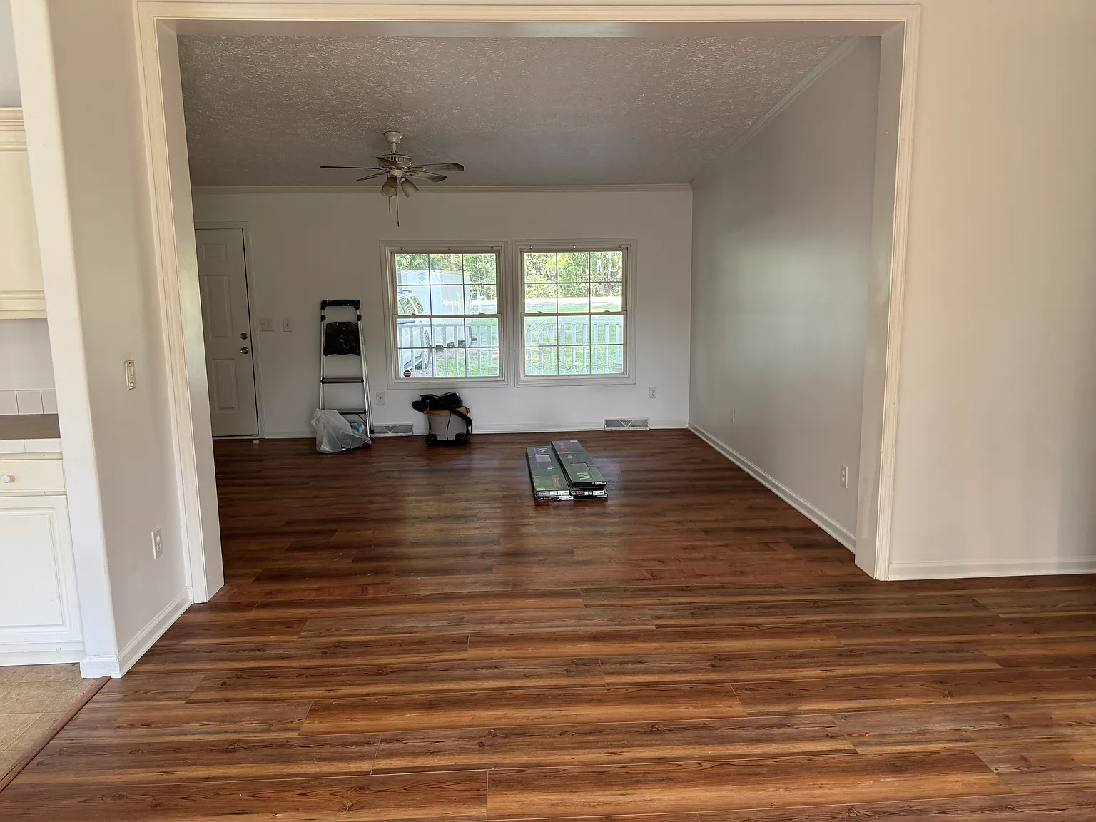 4 bed, 2.5 bath, 2052 sqft, $2,500 — Photo 3