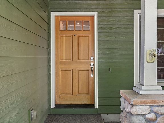 3rd image of 415 SW 14th Ct
