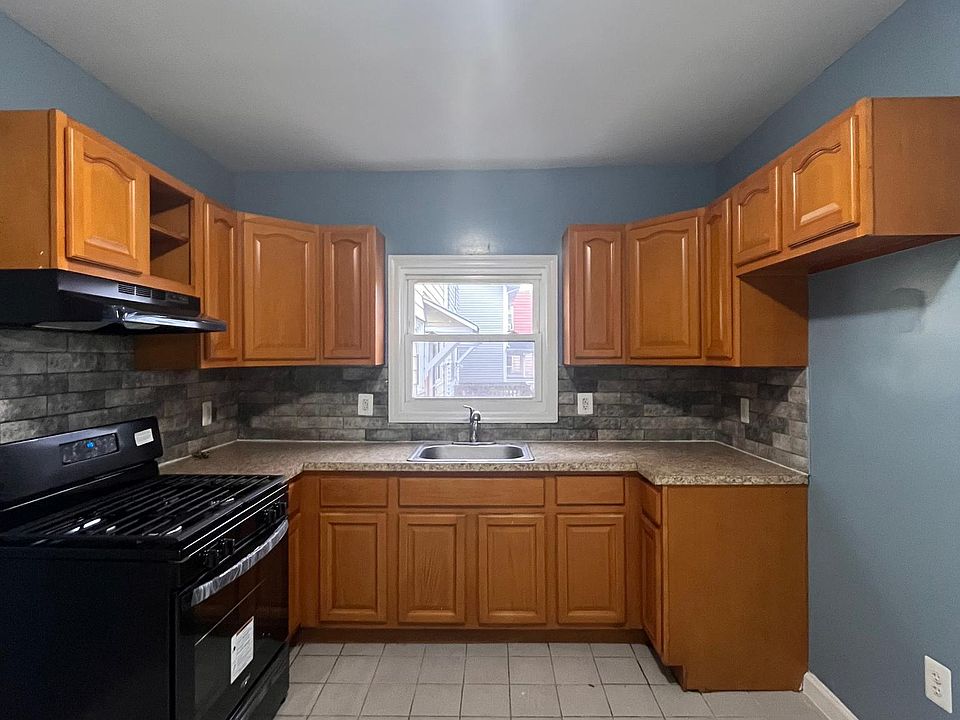1st image of 181 Vermont Ave #1