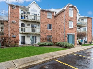 1362 Cunat Ct APT 2C, Lake In The Hills, IL 60156