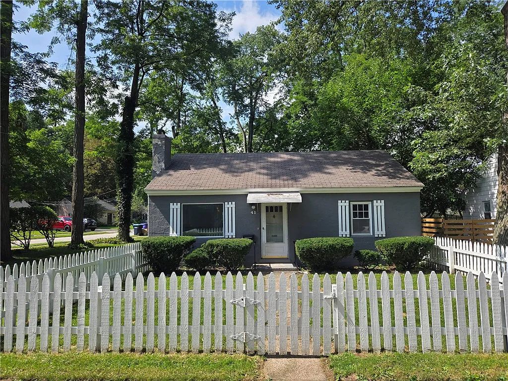 2 bed, 1.0 bath, 1007 sqft, $2,300 — Photo 1