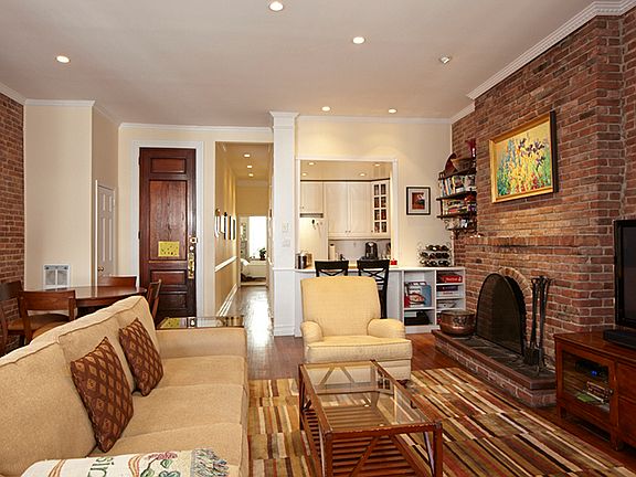 2nd image of 35 W 84th St #2