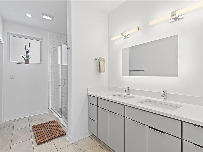411 Fairpoint St #202 — Photo 13