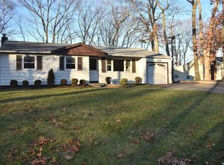 4327 Express Dr N, Ronkonkoma, NY 11779