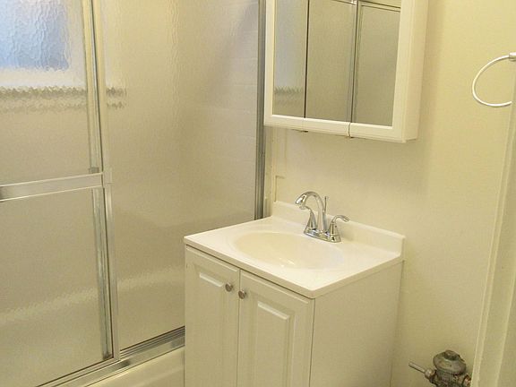 3rd image of 7010 N Ashland Blvd APT B3