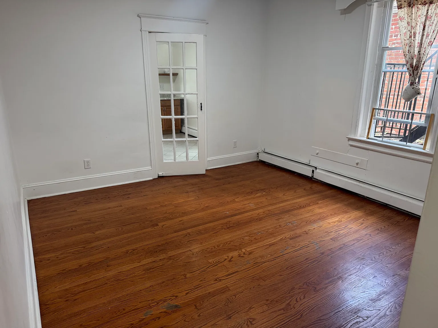 4 bed, 1200 sqft, $2,300 — Photo 2