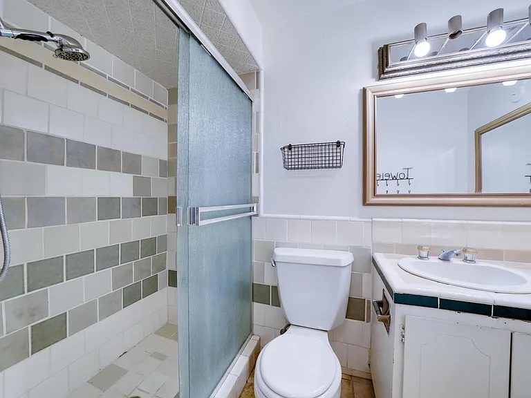 Bath 1. Unique tile designs.