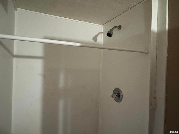4th image of 1009 W Smith St