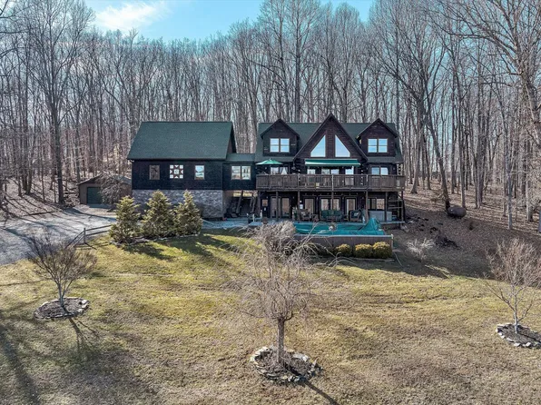 946 High Meadows Dr, Wirtz, VA 24184