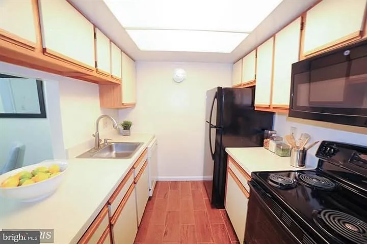 14901 Rydell Rd #304 — Photo 6