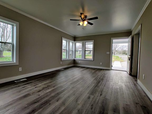 3rd image of 1054 N Main St