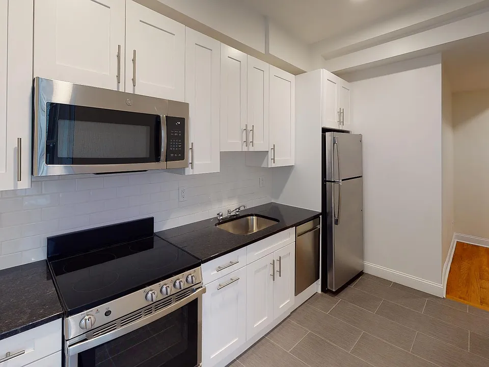 123 Sutherland Rd #1B