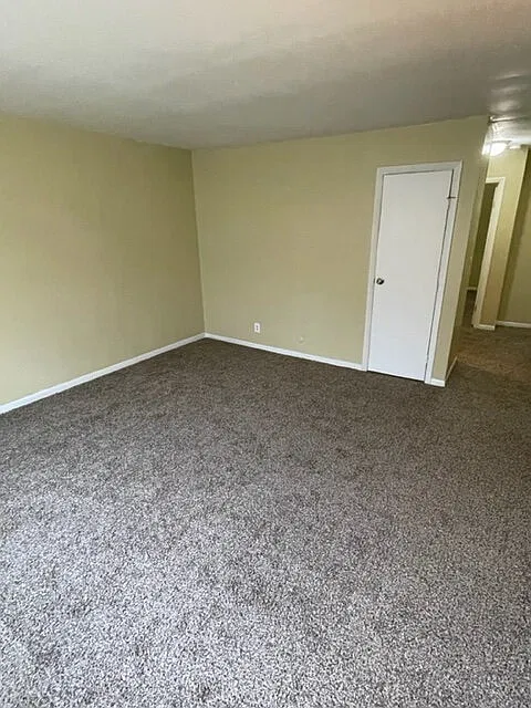 2 bed, 1.0 bath, $895 — Photo 2