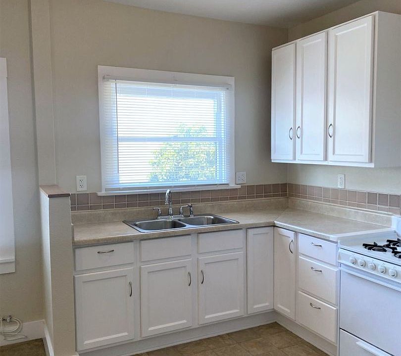 1st image of 626 W 7th St APT 9