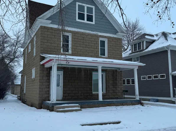 18 1st St NE, Crosby, ND 58730