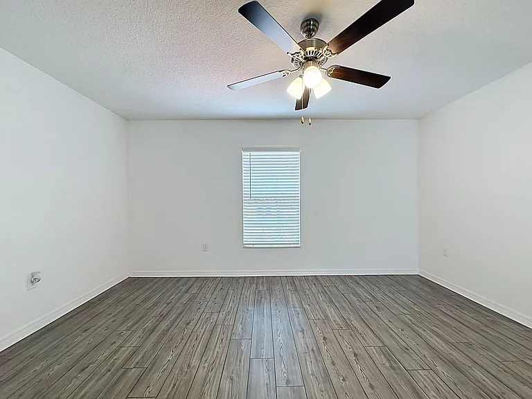 1407 Hillsborough Way — Photo 7