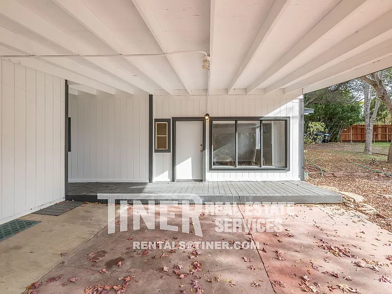 4910 Gastman Way #B — Photo 8