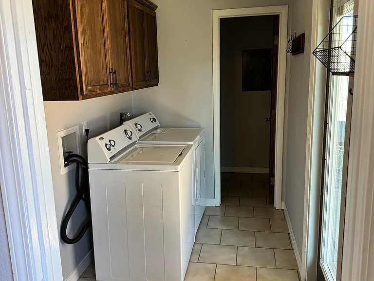 604 Hagny St — Photo 10