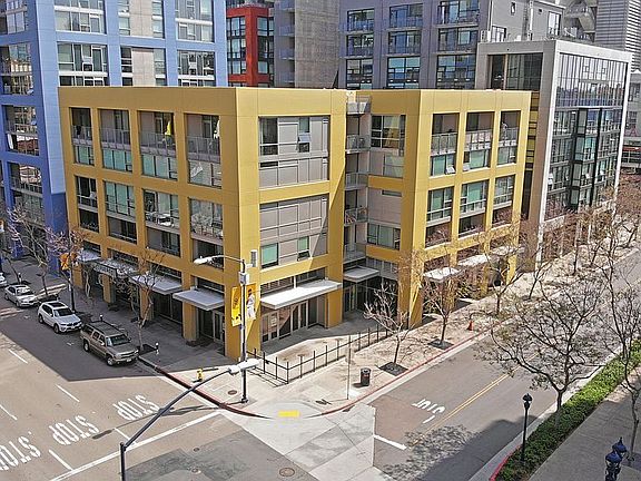 4th image of 350 11th Ave Unit 131