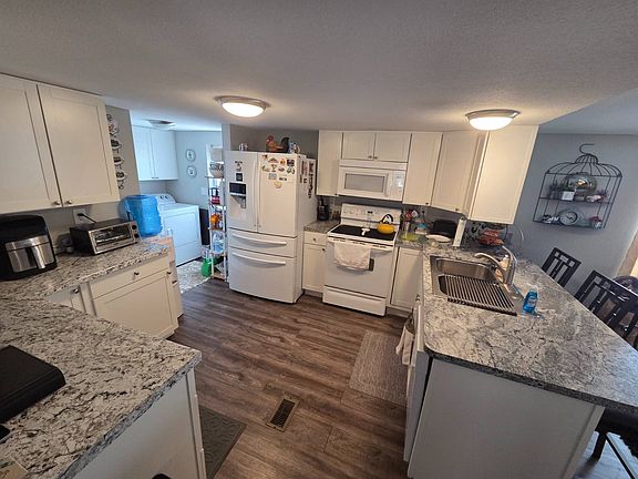 3rd image of 7834 Sunrunner Dr