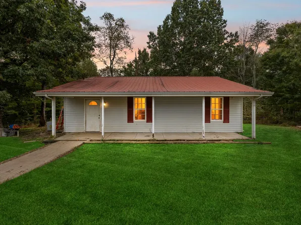 1010 Boyd Rd, Lafayette, TN 37083