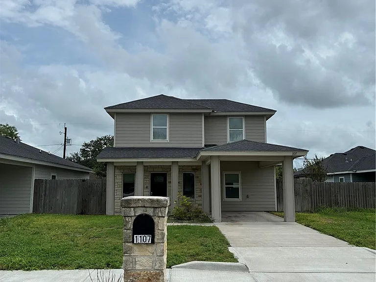 1107 E Kenedy Ave — Photo 2