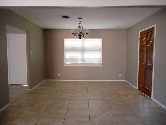 4th image of 2514 Goddard Dr