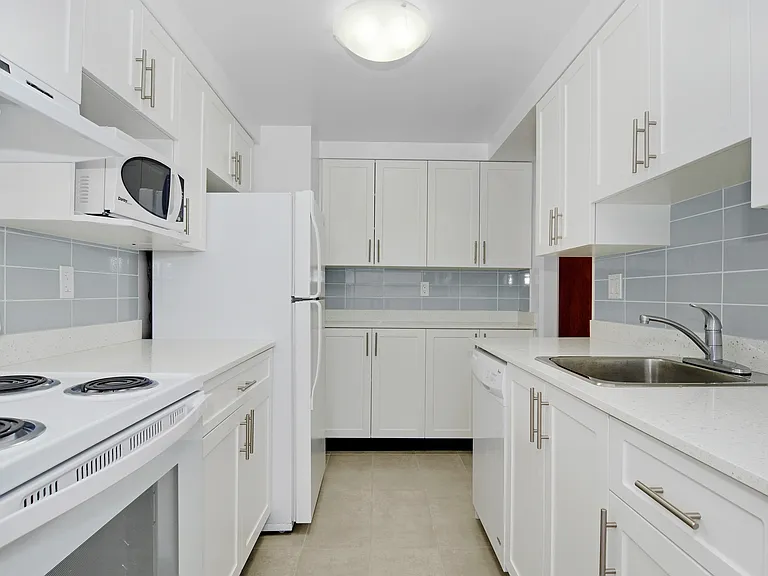 5976 Tisdall St — Photo 12