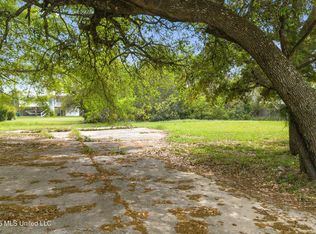 427 Sears Ave, Waveland, MS 39576