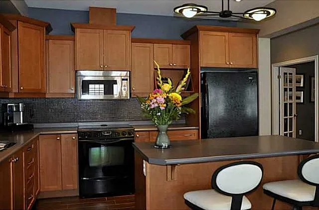4 bed, 2.5 bath, 2600 sqft, $900 — Photo 4