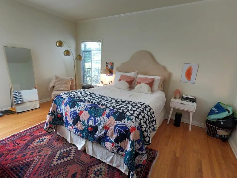 2285 N Beachwood Dr #6 — Photo 13