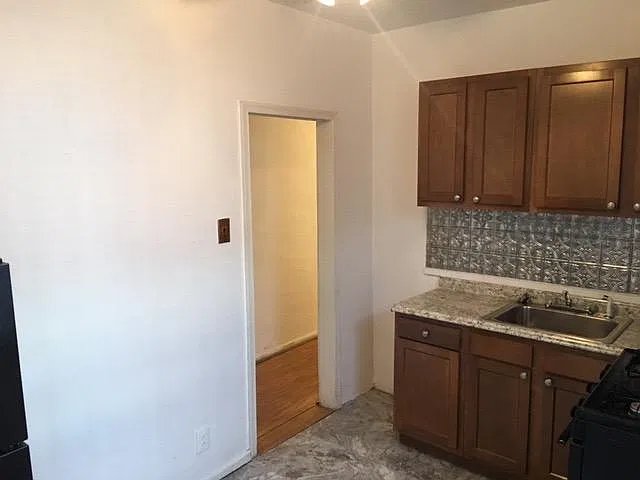 2 bed, 850 sqft, $1,350 — Photo 3