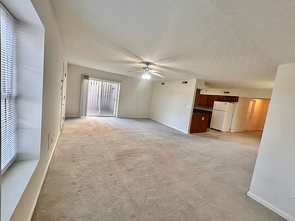5th image of 23 Rosewood Ct Unit 103