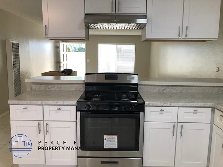 2186 Pacific Ave — Photo 8