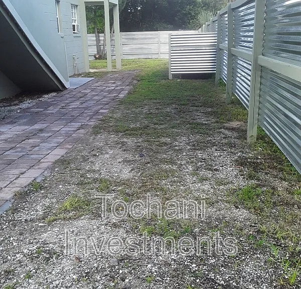 1002 Avenue E #1 — Photo 12