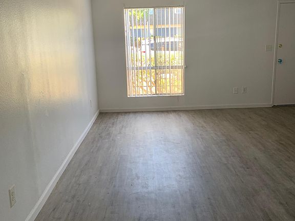 4th image of 2678 Melbourne Dr