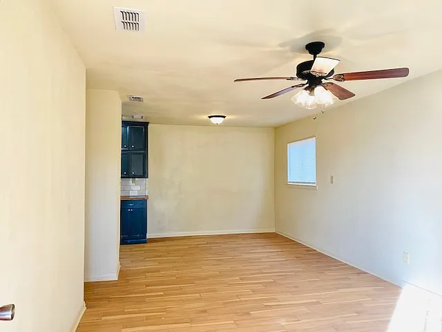 3 bed, 1200 sqft, $1,250 — Photo 2