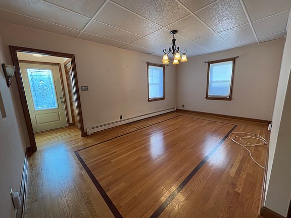 3rd image of 239 Mountain Way Floor 1