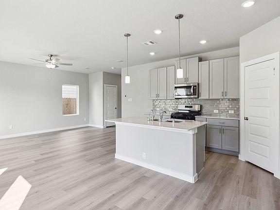 4th image of 2046 W Darlington Oak Ct