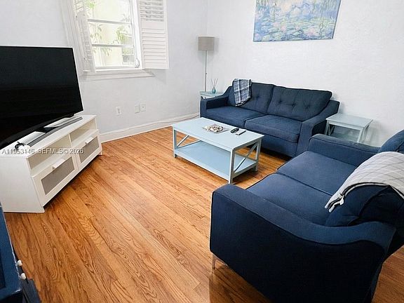 2nd image of 928 Euclid Ave APT 6