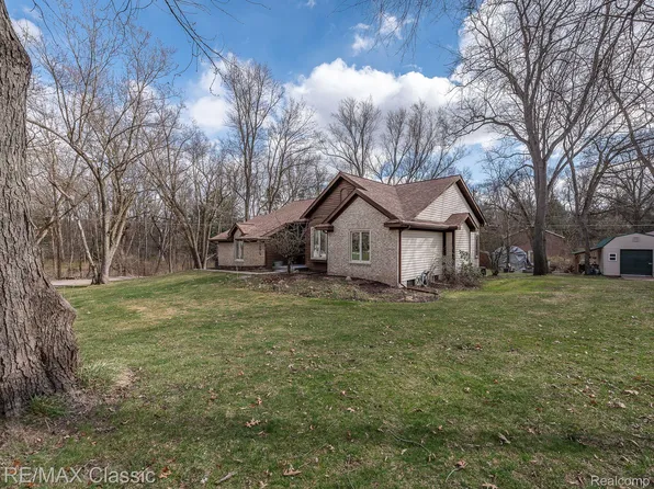 3244 Madison, Pinckney, MI 48169