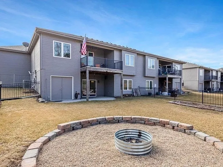 2602 Fountain Cir — Photo 37