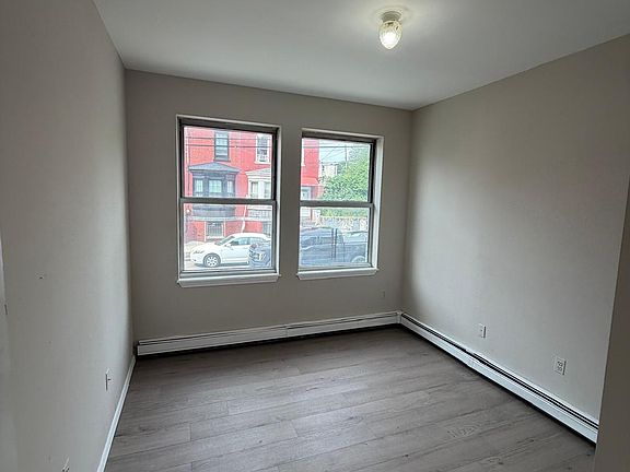 4th image of 144 Brunswick St #1A